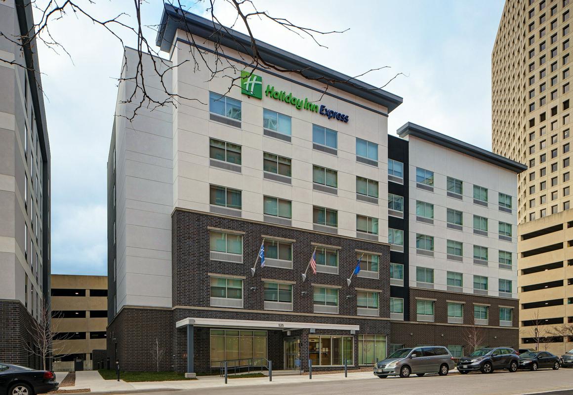 Holiday Inn Express Milwaukee Downtown, an IHG Hotel hotel hero