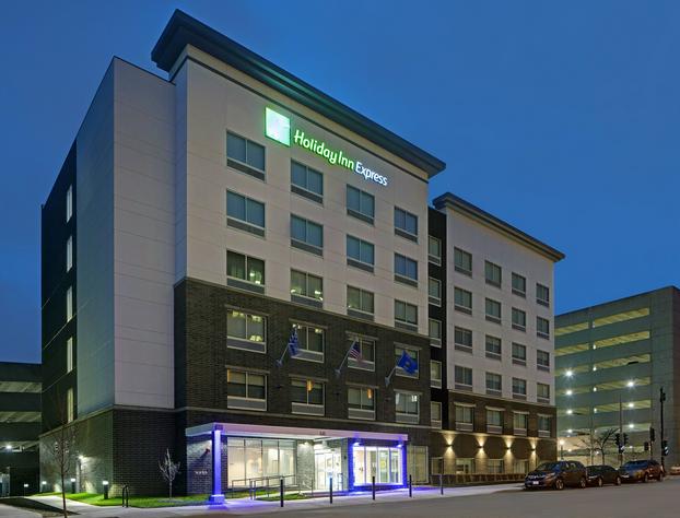 Holiday Inn Express Milwaukee Downtown, an IHG Hotel hotel detail image 1