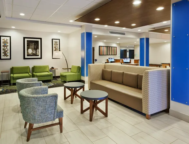 Holiday Inn Express & Suites Fayetteville by IHG hotel detail image 2