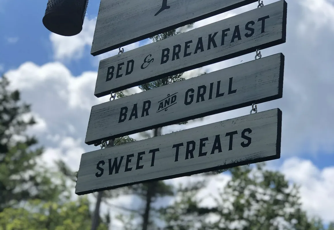 Rowells Inn hotel hero