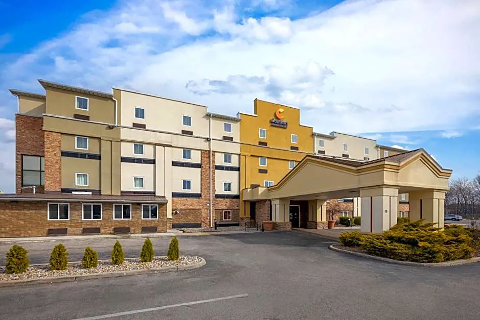 Comfort Inn & Suites hotel hero