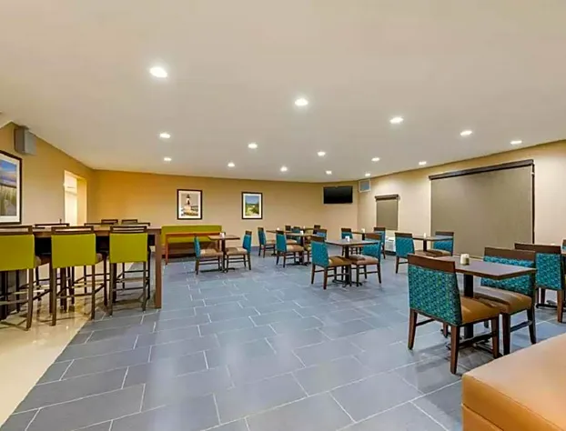 Comfort Inn & Suites hotel detail image 4