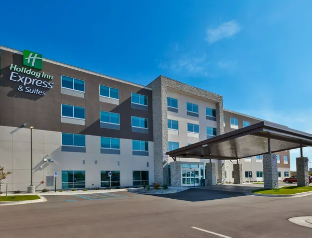 Holiday Inn Express & Suites Cedar Springs – Grand Rapids N by IHG hotel detail image 1