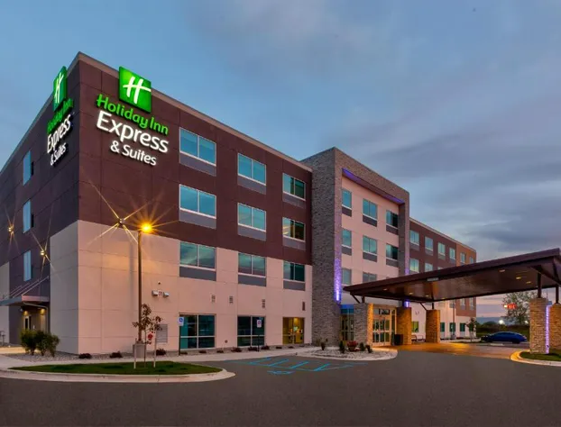 Holiday Inn Express & Suites Cedar Springs – Grand Rapids N by IHG hotel detail image 1