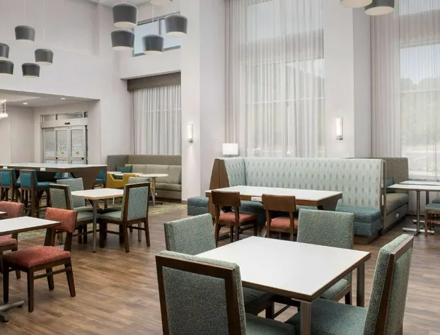 Hampton Inn & Suites Lexington Columbia hotel detail image 3
