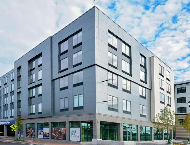 Hampton Inn Salem Boston hotel detail image 1