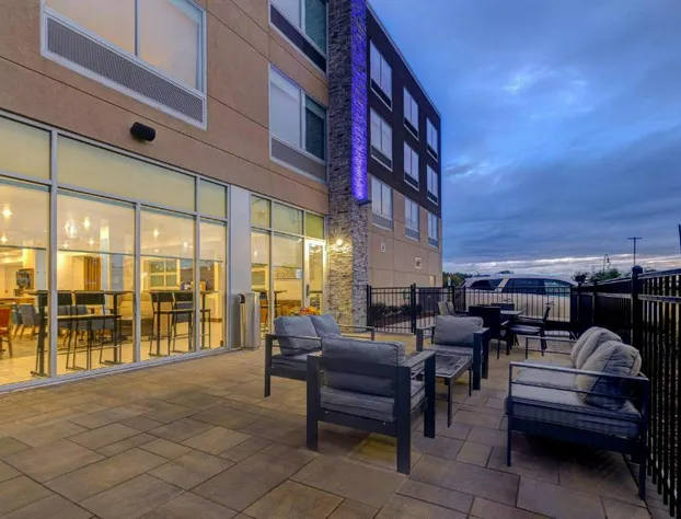 Holiday Inn Express & Suites Grand Rapids South - Wyoming by IHG hotel detail image 1