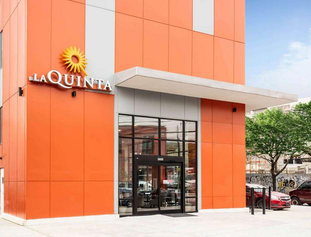 La Quinta Inn and Suites by Wyndham Long Island City hotel detail image 4