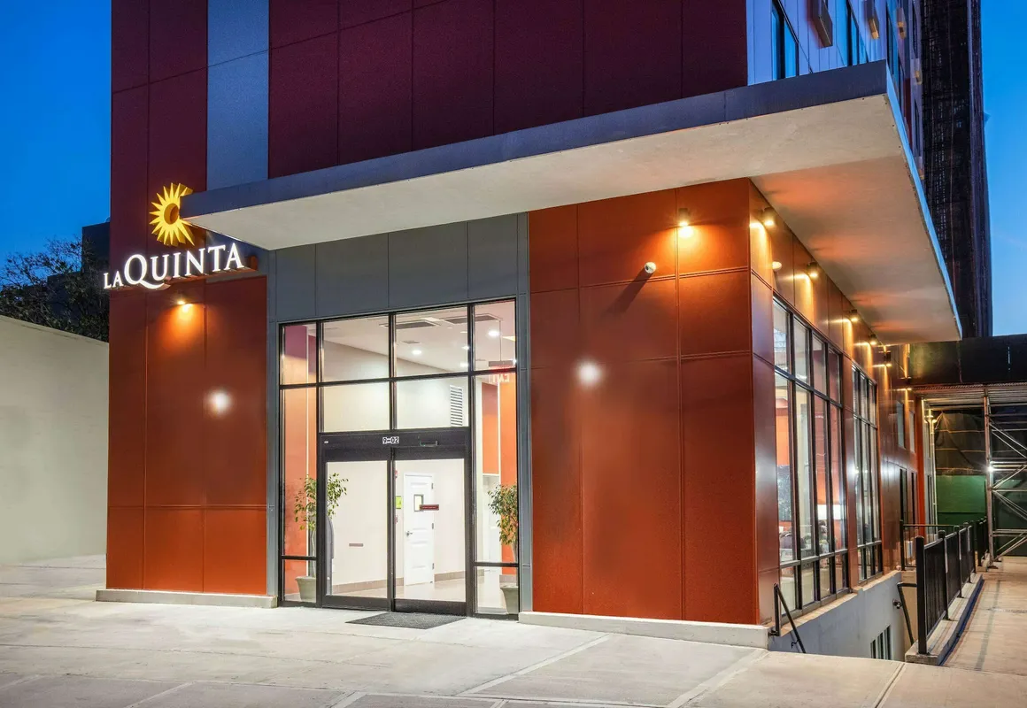 La Quinta Inn and Suites by Wyndham Long Island City hotel hero