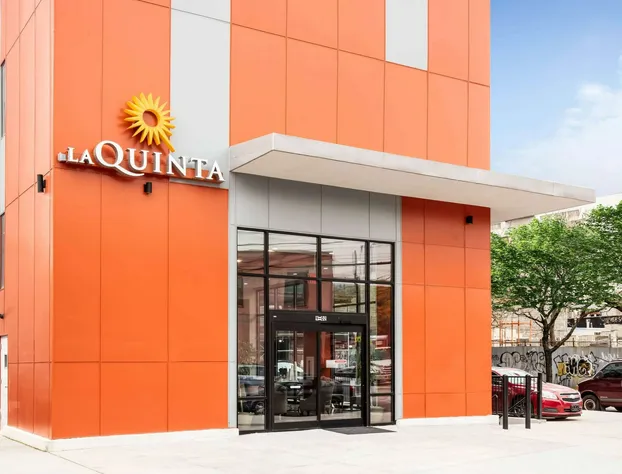 La Quinta Inn and Suites by Wyndham Long Island City hotel detail image 2