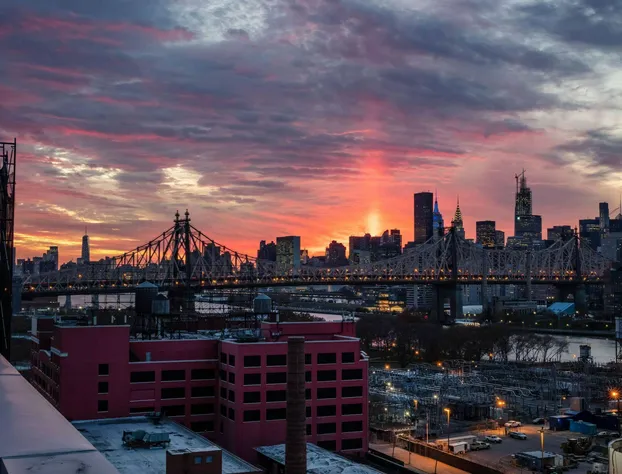 La Quinta Inn and Suites by Wyndham Long Island City hotel detail image 4