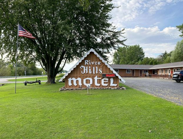 The River Hills Motel - Algoma, WI - Near Door County hotel detail image 1