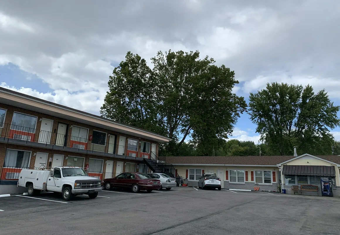 American Inn hotel hero