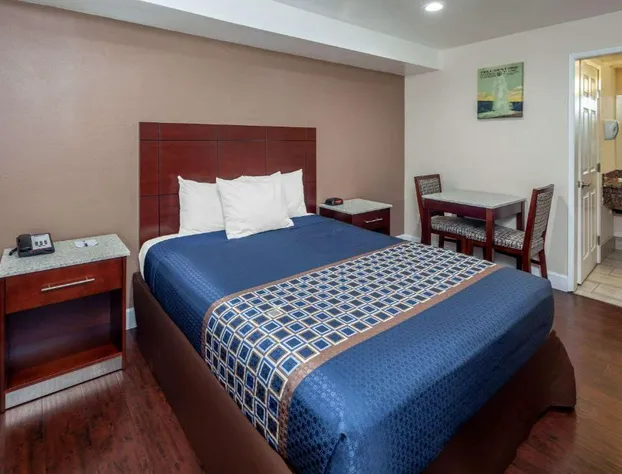 Travelodge by Wyndham Harbor City hotel detail image 3