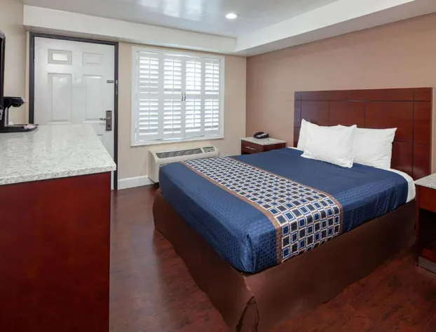 Travelodge by Wyndham Harbor City hotel detail image 4