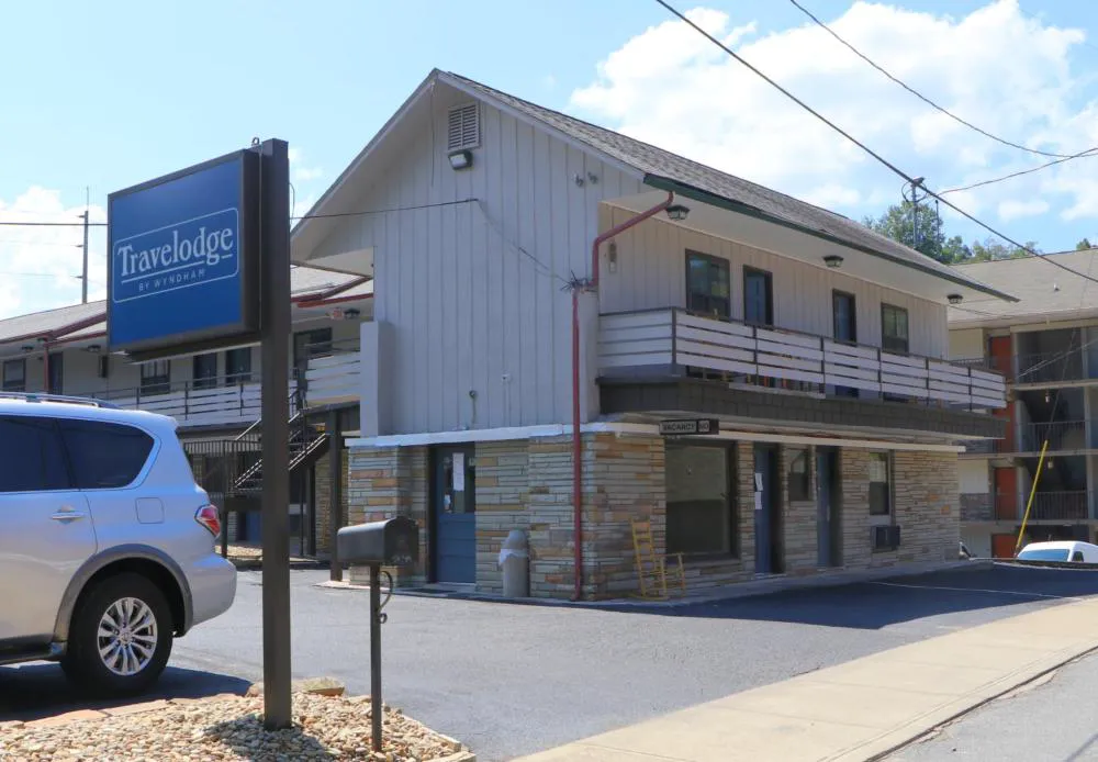 Bishop Inn Downtown Gatlinburg hotel hero