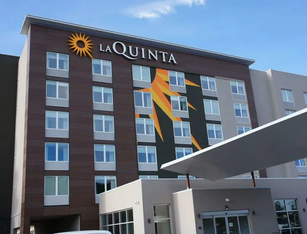 La Quinta Inn & Suites by Wyndham Mobile hotel detail image 2