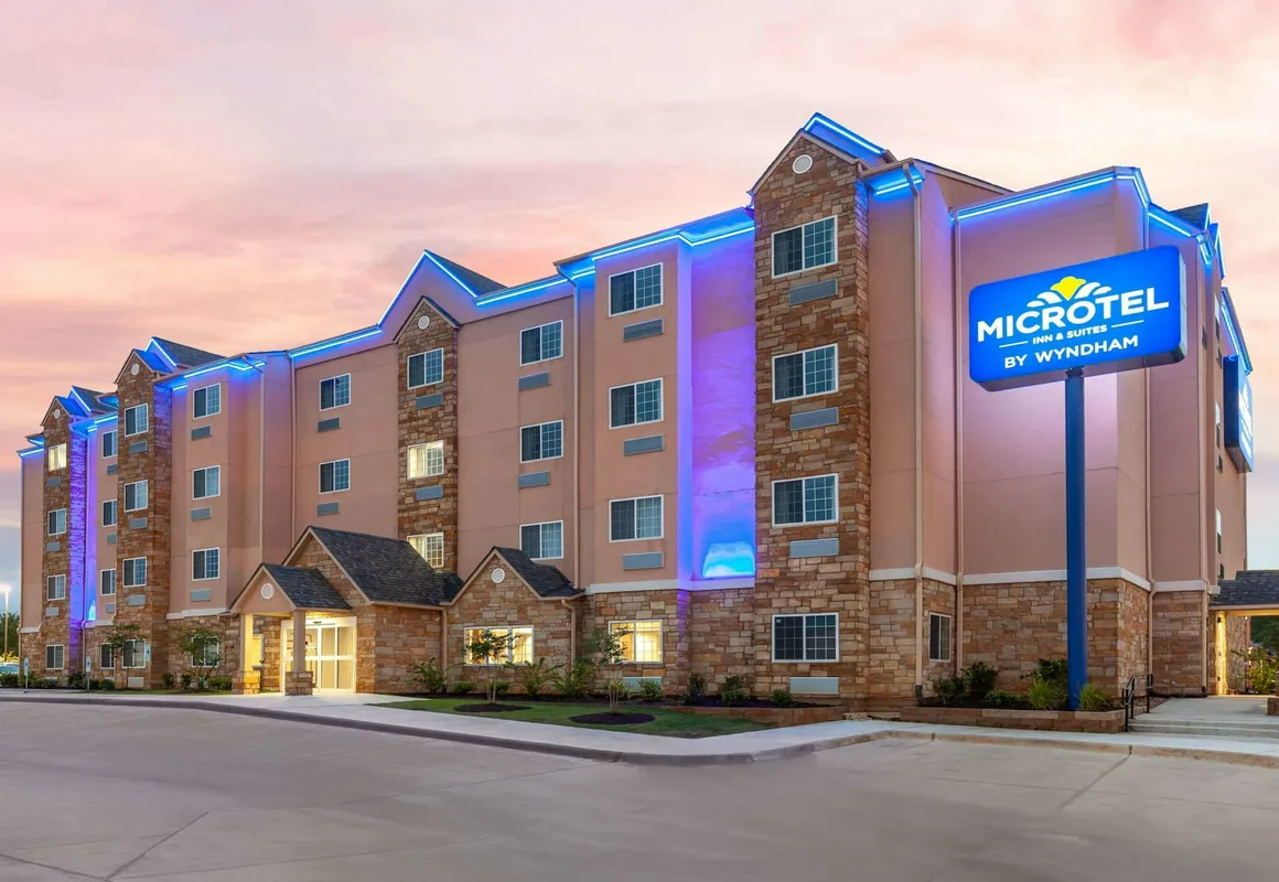 Microtel Inn & Suites by Wyndham College Station hotel hero