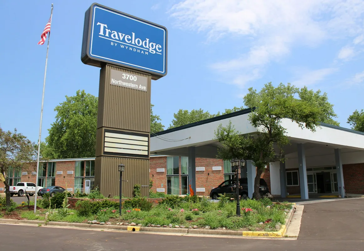 Travelodge by Wyndham Water’s Edge Hotel - Racine hotel hero