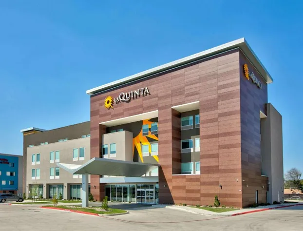 La Quinta Inn & Suites by Wyndham Dallas/Fairpark hotel detail image 1