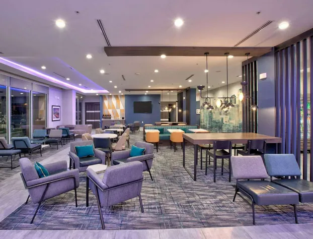 La Quinta Inn & Suites by Wyndham Dallas/Fairpark hotel detail image 1