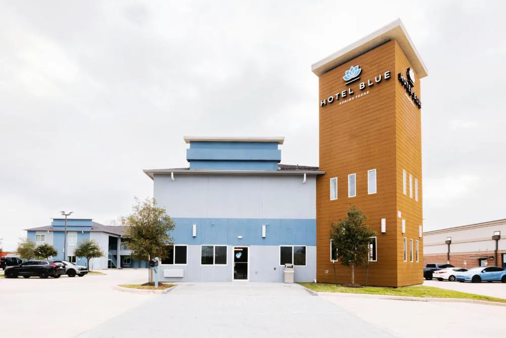 Hotel Blue Spring hotel hero