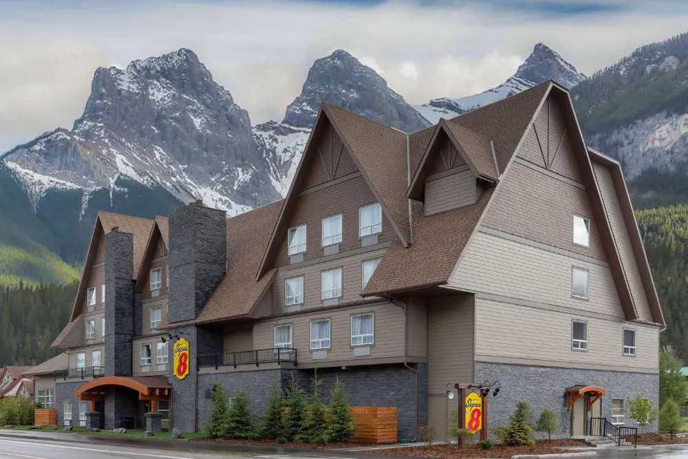 Super 8 by Wyndham Canmore hotel hero