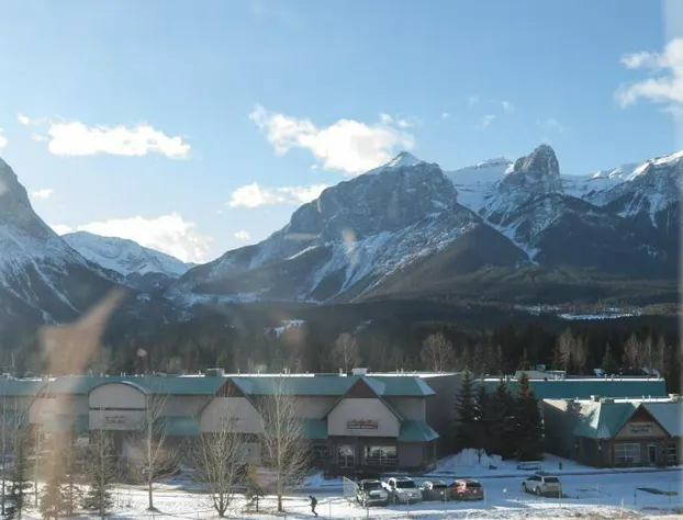 Super 8 by Wyndham Canmore hotel detail image 2