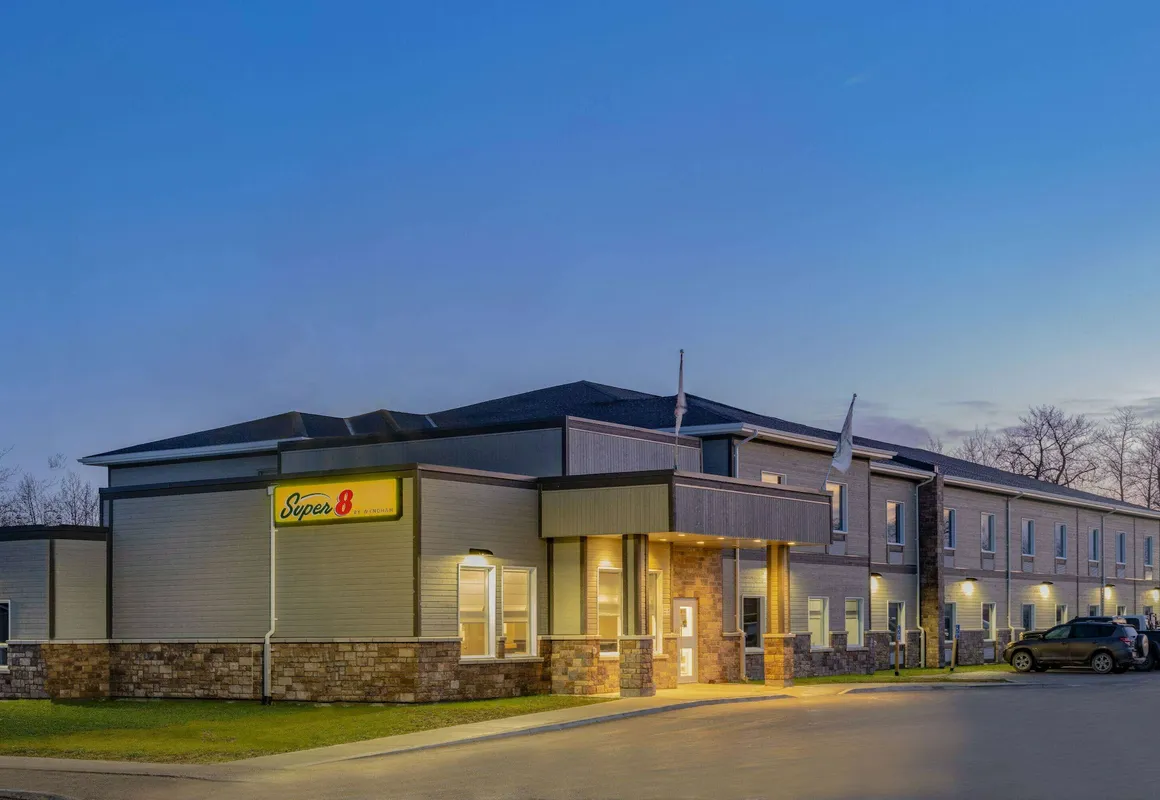 Super 8 by Wyndham Moosonee hotel hero