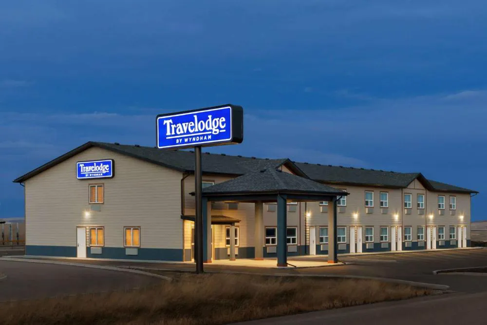 Travelodge by Wyndham Pincher Creek hotel hero