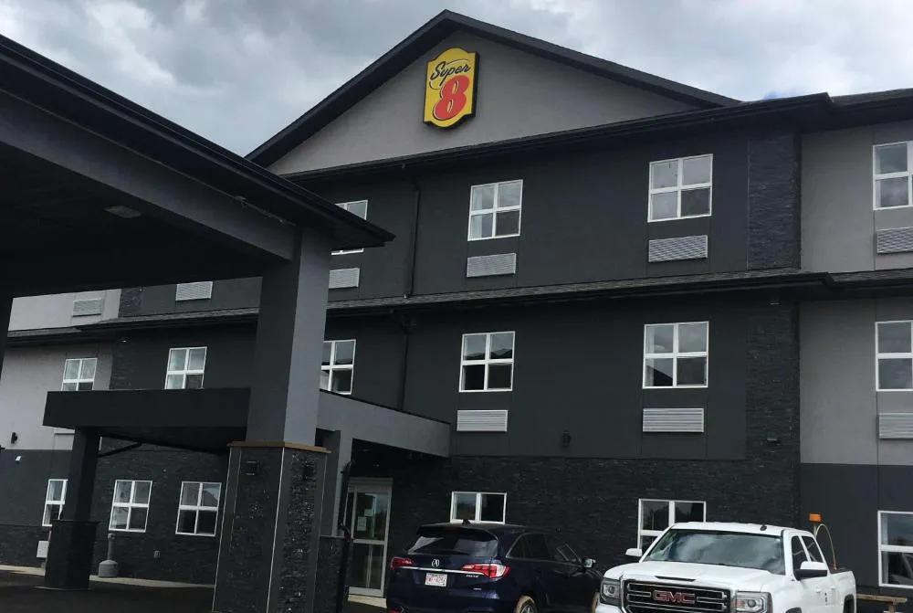 Super 8 by Wyndham Hardisty hotel hero