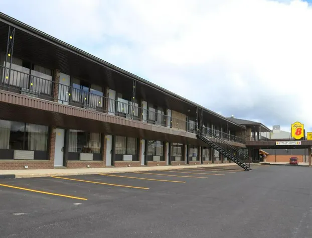 Super 8 by Wyndham Hearst ON hotel detail image 3