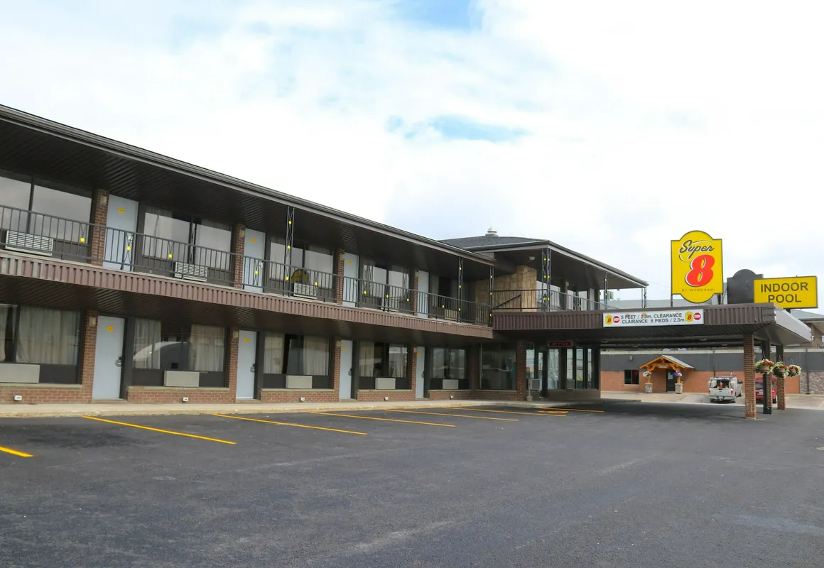 Super 8 by Wyndham Hearst ON hotel hero