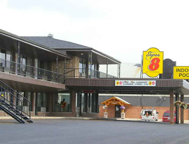 Super 8 by Wyndham Hearst ON hotel detail image 2