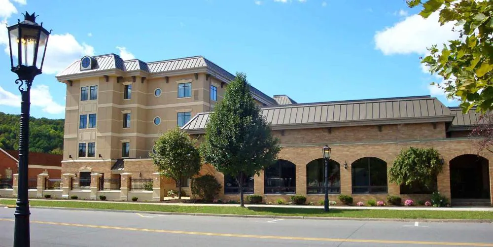 Penn Wells Lodge hotel hero