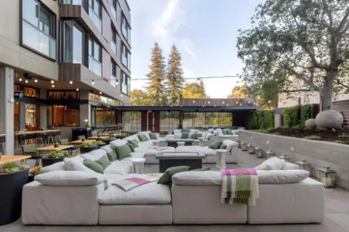 Park James hotel detail image 1