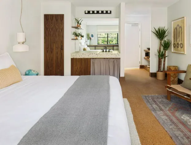 Silver Lake Pool & Inn hotel detail image 3