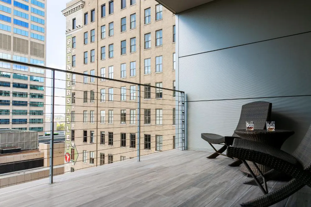 Bobby Hotel hotel hero