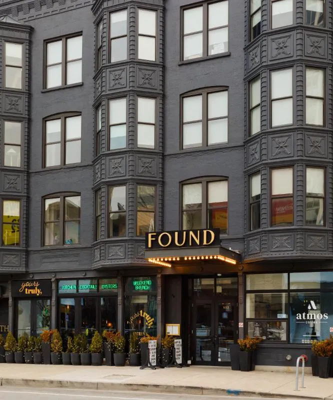 Found Chicago powered by Sonder hotel hero