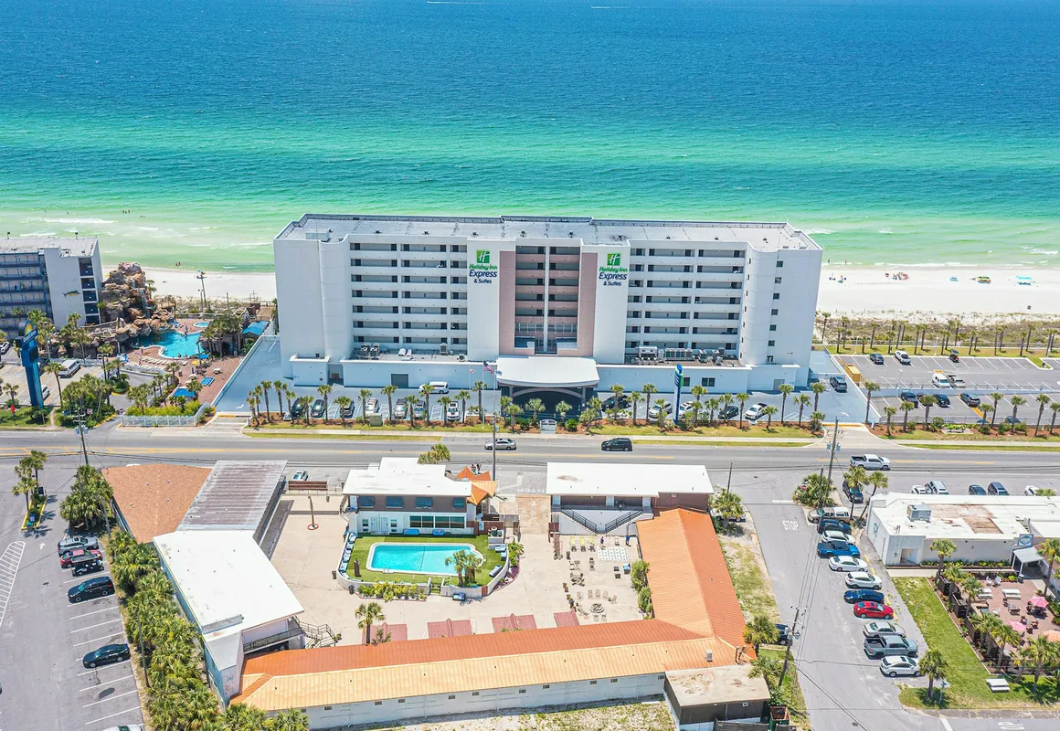 Banana Peel Lodge hotel hero