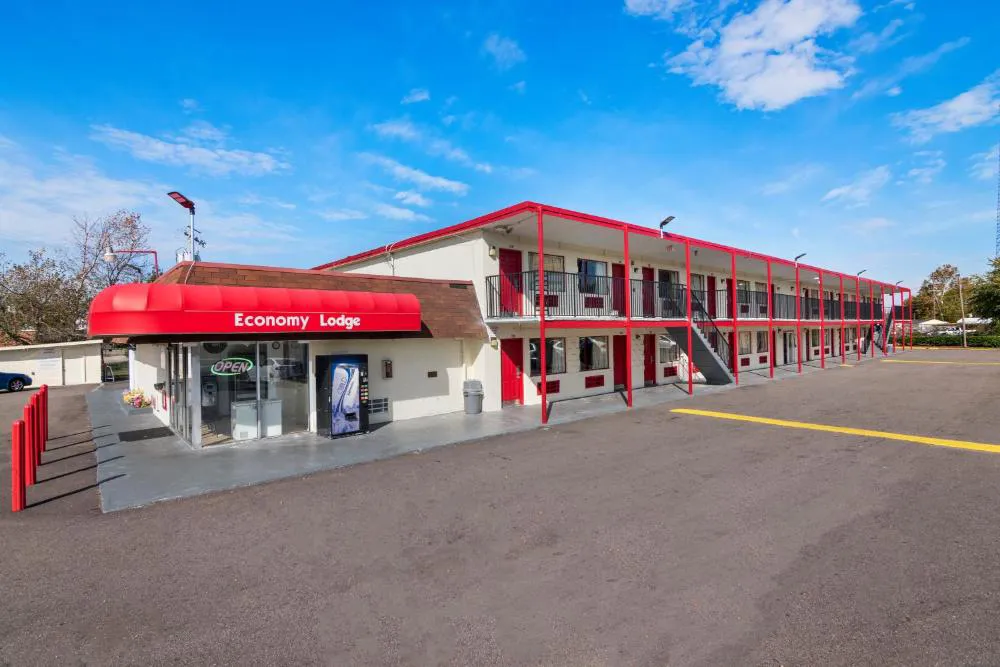 Economy Lodge hotel hero