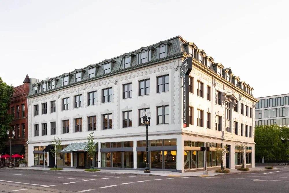 Hotel Grand Stark hotel hero