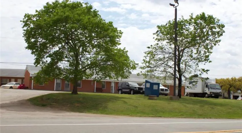 Sheldon's Motel by OYO Keysville Near Hwy 360 hotel hero