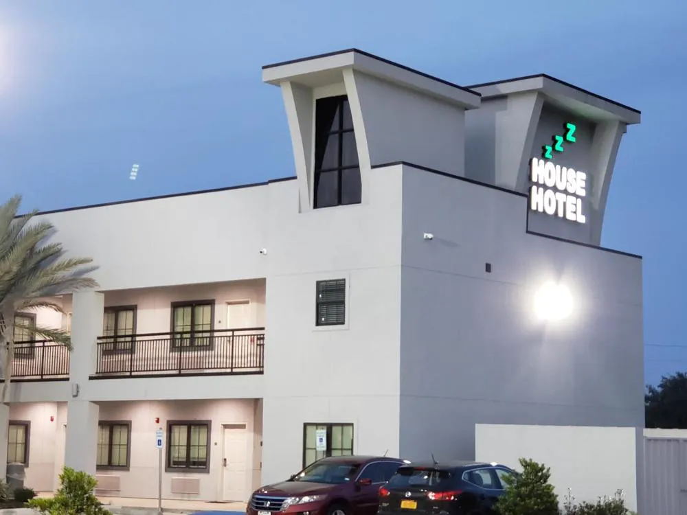 House Hotel hotel hero