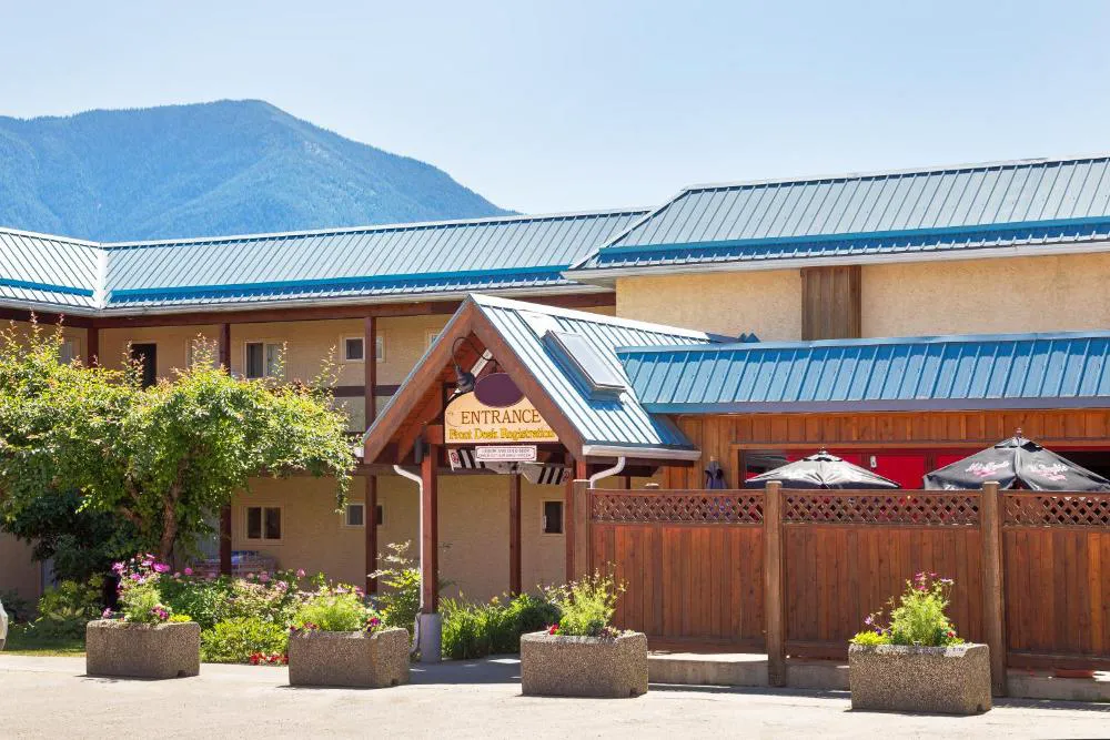 The Lodge at Arrow Lakes hotel hero