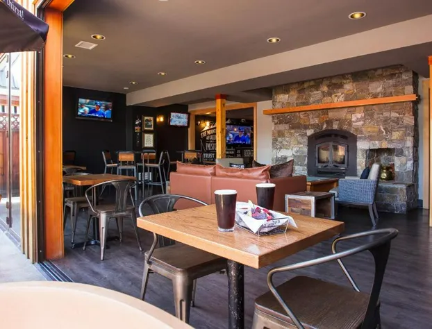 The Lodge at Arrow Lakes hotel detail image 2