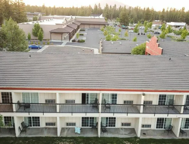 Sisters Inn And Suites hotel detail image 1