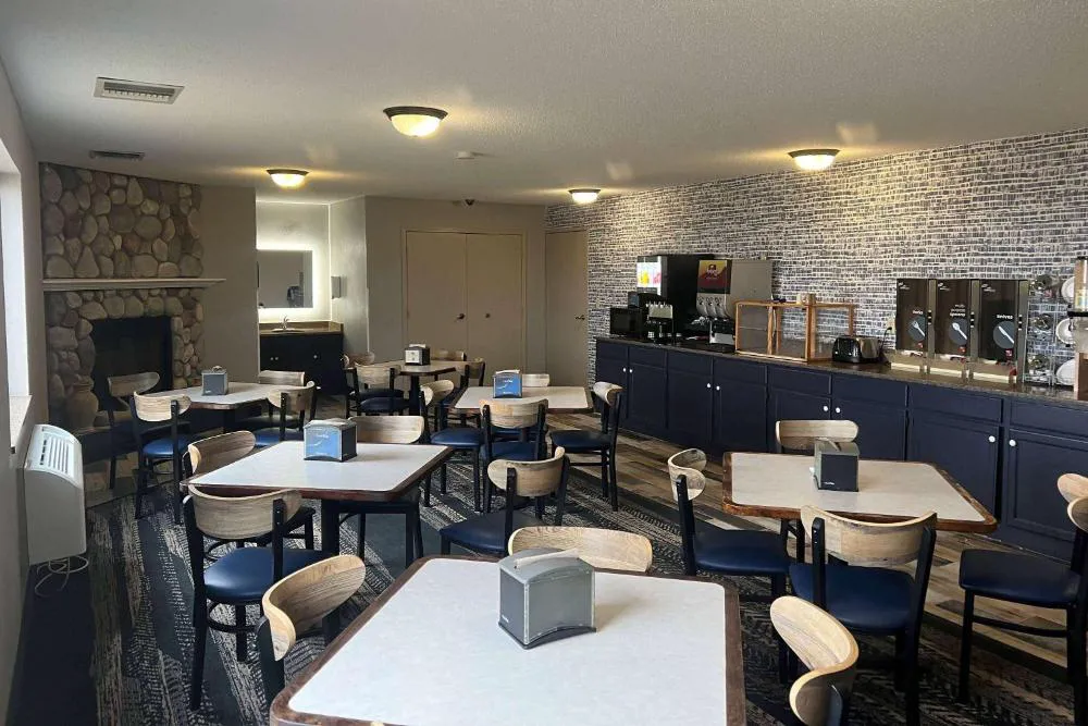 AmericInn by Wyndham Viroqua hotel hero