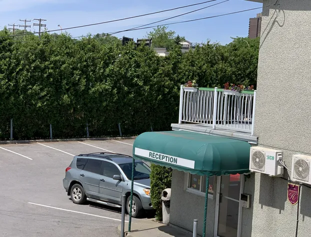 Super 8 by Wyndham Montreal hotel detail image 2