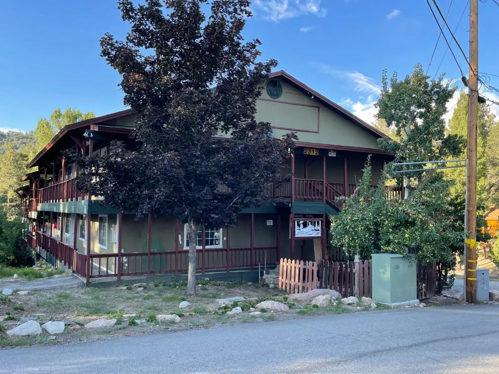 Deep Creek hotel hero